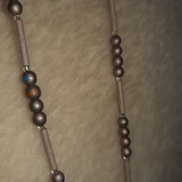 Beaded tan necklace - Picture 6 of 8